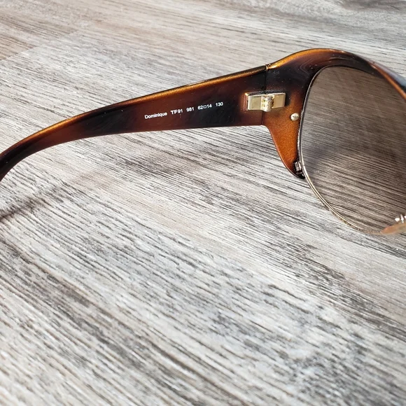 TOM FORD - Sunglasses & case